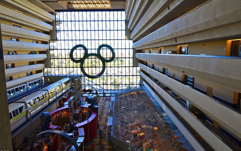 Monorriel de Disney conecta de los Hoteles a los Parques