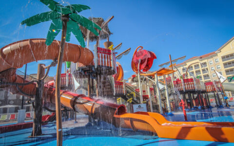 ¿Viajas a Orlando? En deorlando.com te contamos qué parques temáticos visitar y dónde hospedarte, con consejos reales y rutas ideales.