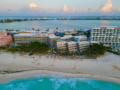 Cancun Rivieran Maya resort frente al mar con todo incluido incluye 2 adultos